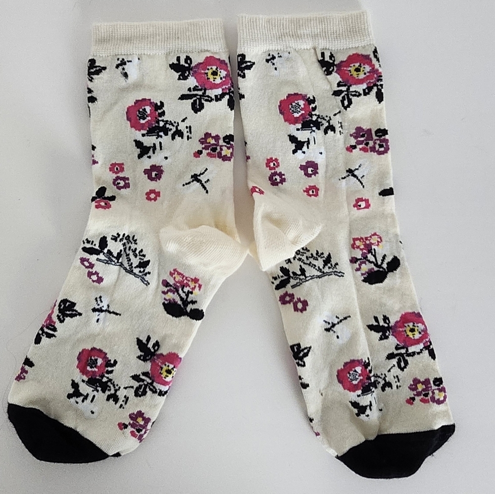 **FREE add-on** Floral Pattern Socks - Picture 2 of 2